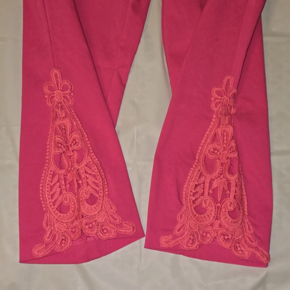 Jessica Riley Stretch Pink Capris with Lace Cutout Small - Picture 6 of 10